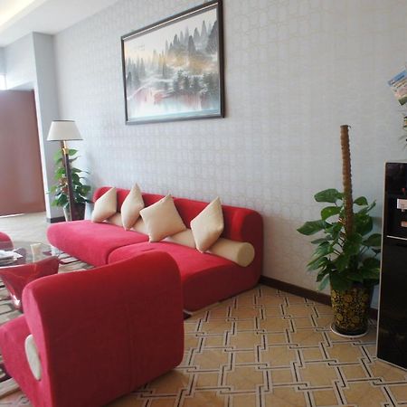 ג'והור בהרו Hotel Zamburger Bukit Indah מראה חיצוני תמונה