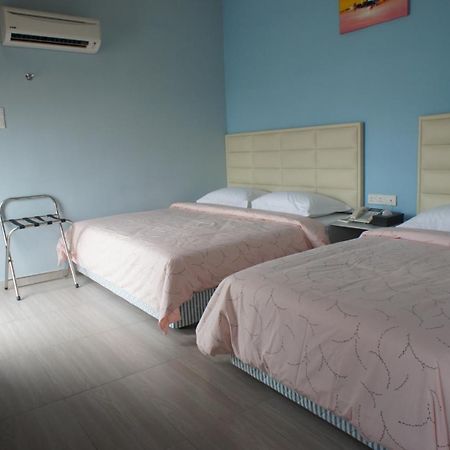 ג'והור בהרו Hotel Zamburger Bukit Indah מראה חיצוני תמונה