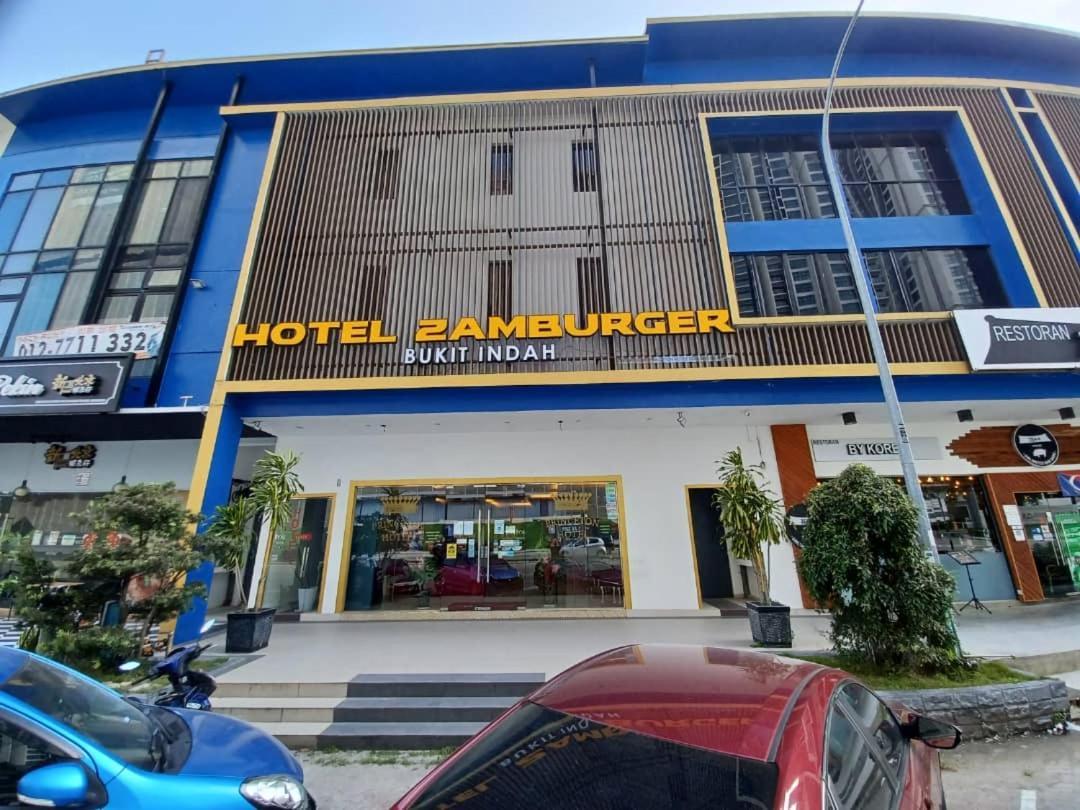 ג'והור בהרו Hotel Zamburger Bukit Indah מראה חיצוני תמונה