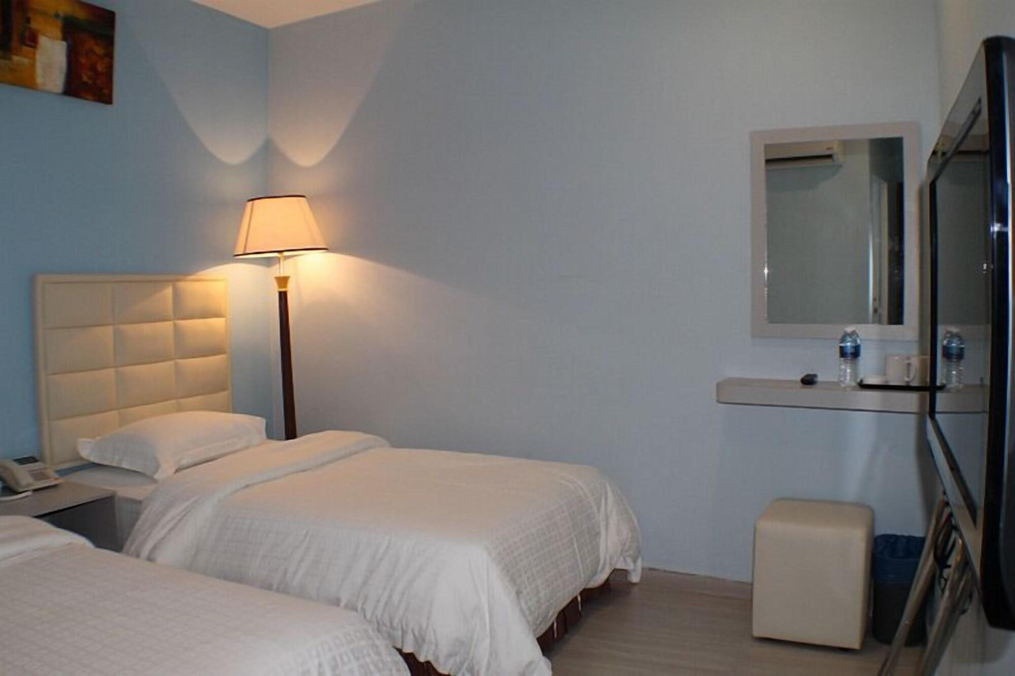 ג'והור בהרו Hotel Zamburger Bukit Indah מראה חיצוני תמונה