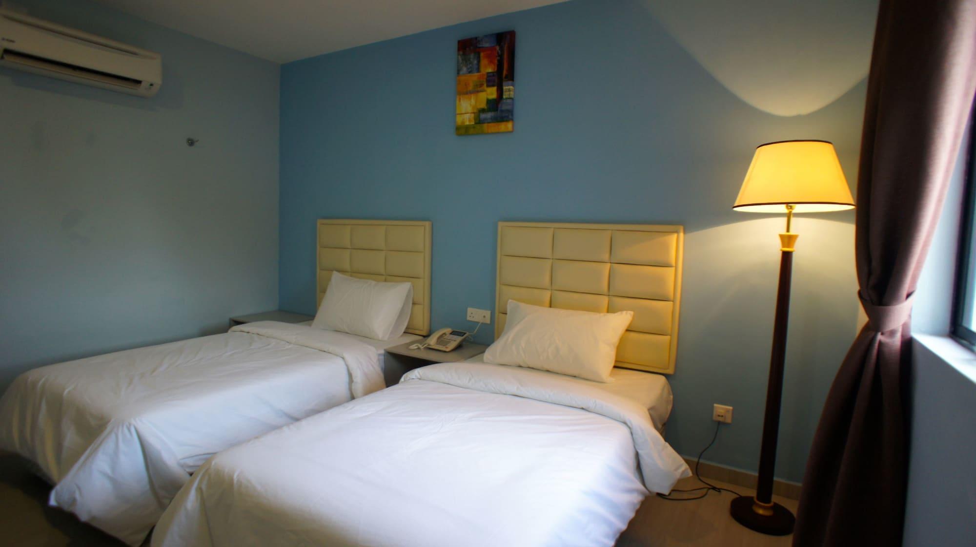 ג'והור בהרו Hotel Zamburger Bukit Indah מראה חיצוני תמונה