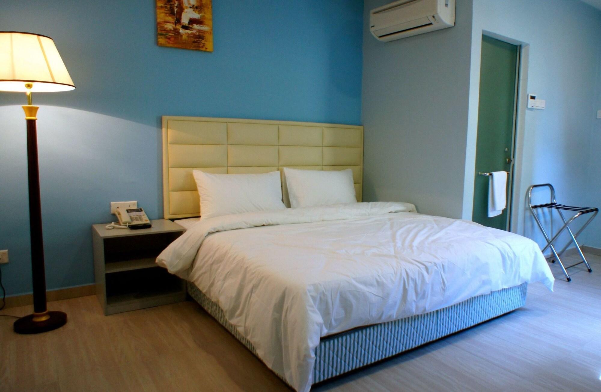 ג'והור בהרו Hotel Zamburger Bukit Indah מראה חיצוני תמונה