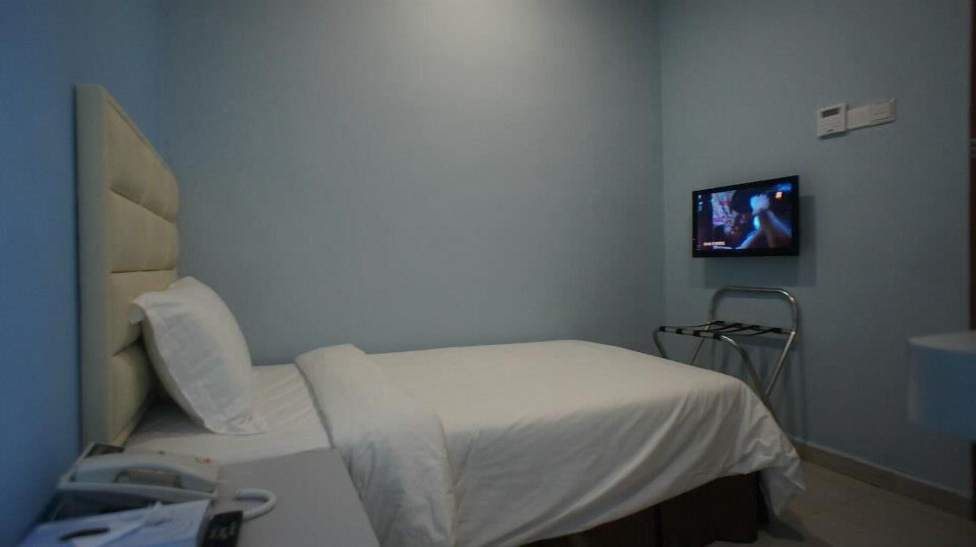 ג'והור בהרו Hotel Zamburger Bukit Indah מראה חיצוני תמונה