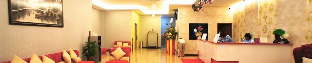 ג'והור בהרו Hotel Zamburger Bukit Indah מראה חיצוני תמונה
