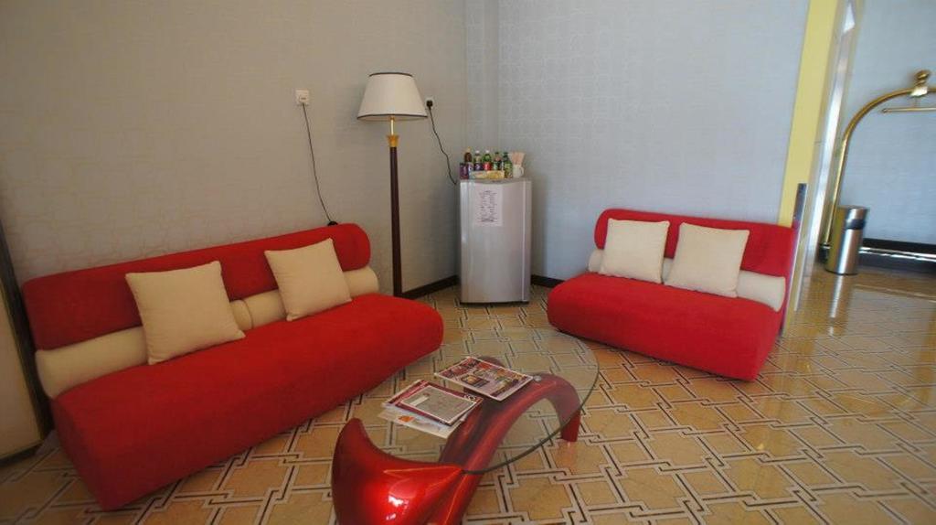 ג'והור בהרו Hotel Zamburger Bukit Indah מראה חיצוני תמונה