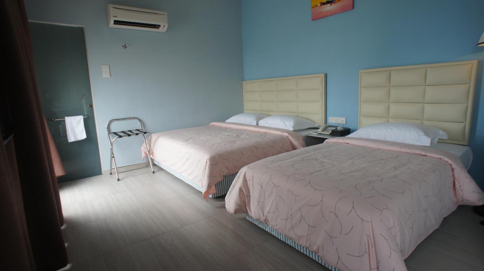 ג'והור בהרו Hotel Zamburger Bukit Indah מראה חיצוני תמונה