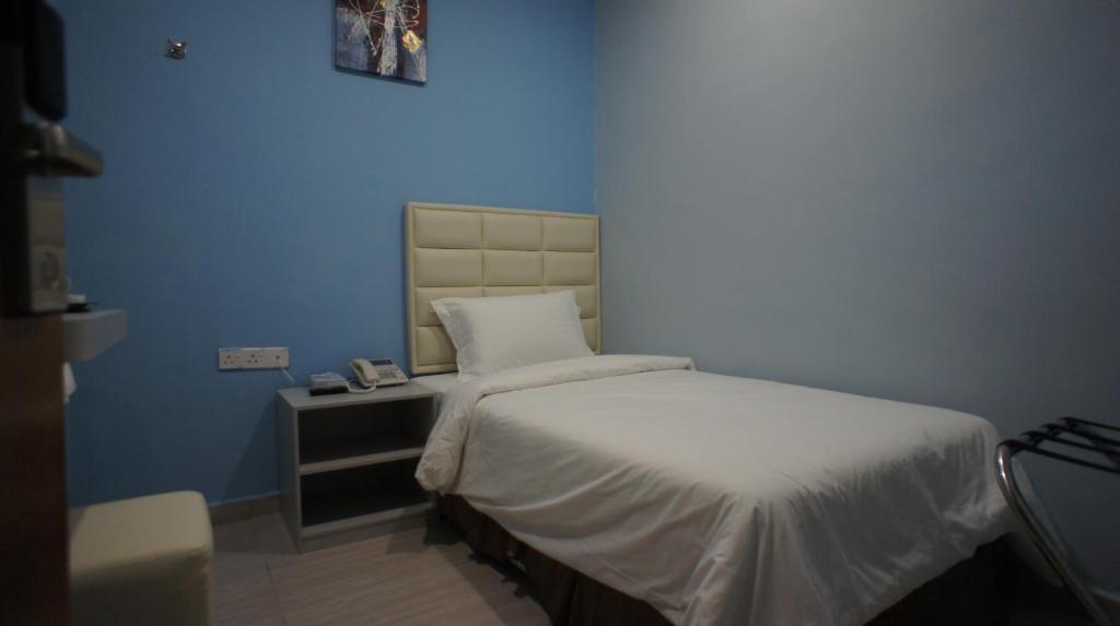 ג'והור בהרו Hotel Zamburger Bukit Indah מראה חיצוני תמונה