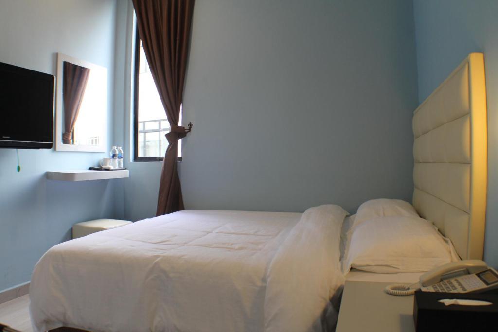 ג'והור בהרו Hotel Zamburger Bukit Indah מראה חיצוני תמונה