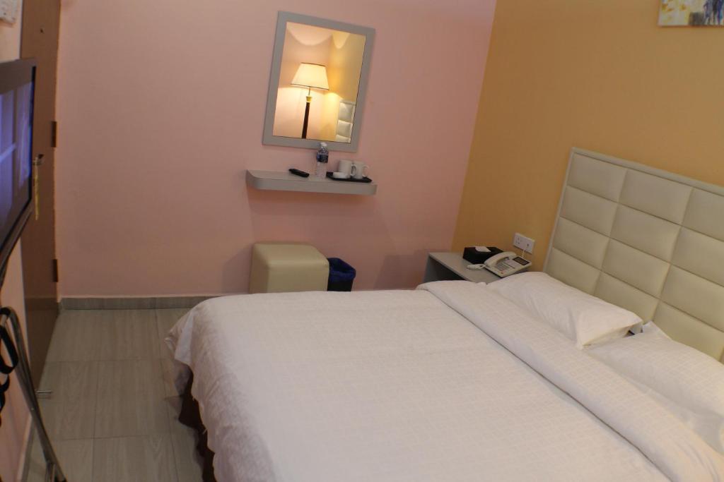 ג'והור בהרו Hotel Zamburger Bukit Indah מראה חיצוני תמונה