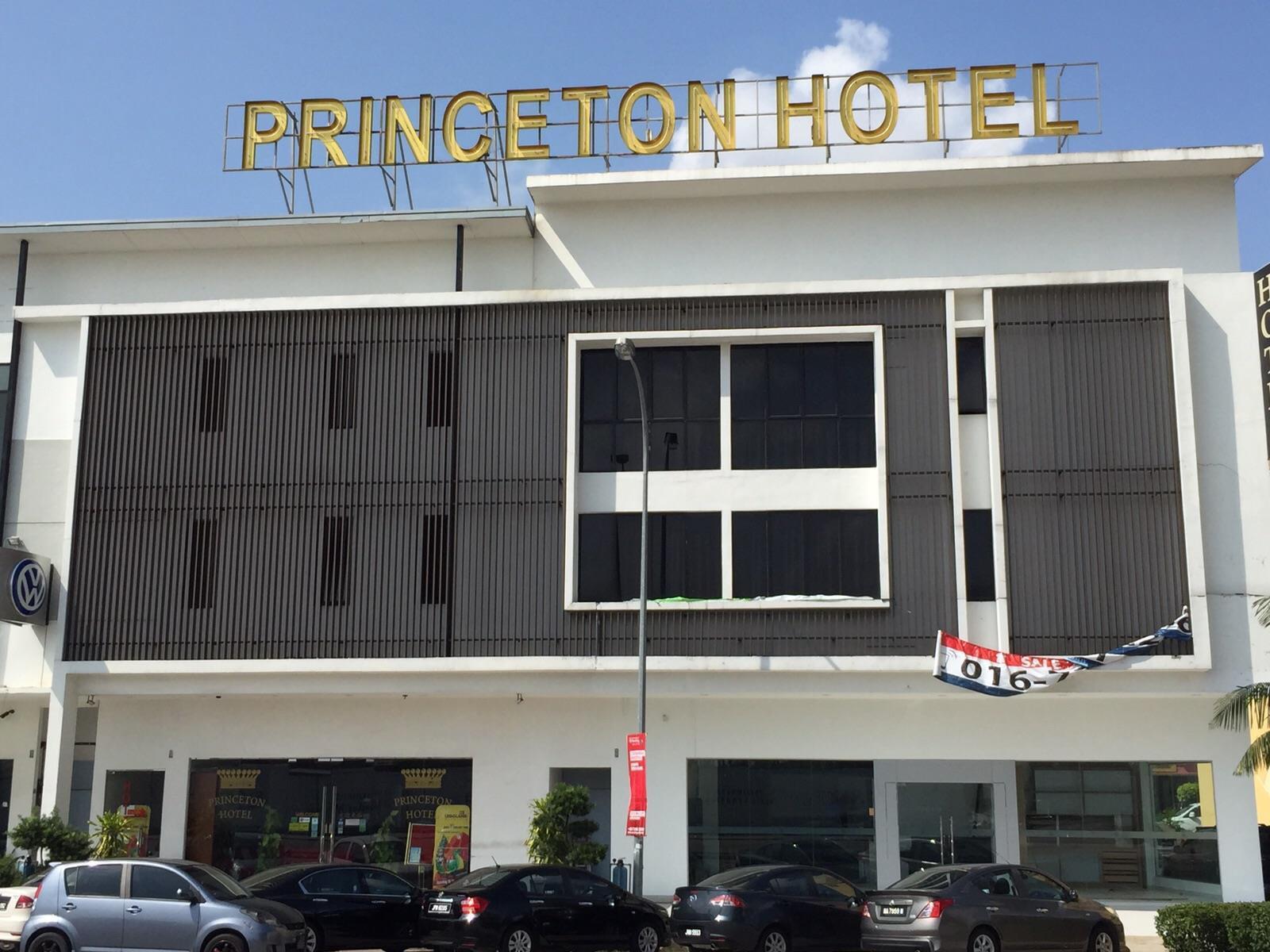 ג'והור בהרו Hotel Zamburger Bukit Indah מראה חיצוני תמונה