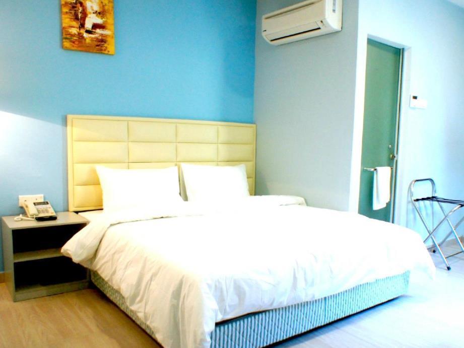 ג'והור בהרו Hotel Zamburger Bukit Indah מראה חיצוני תמונה