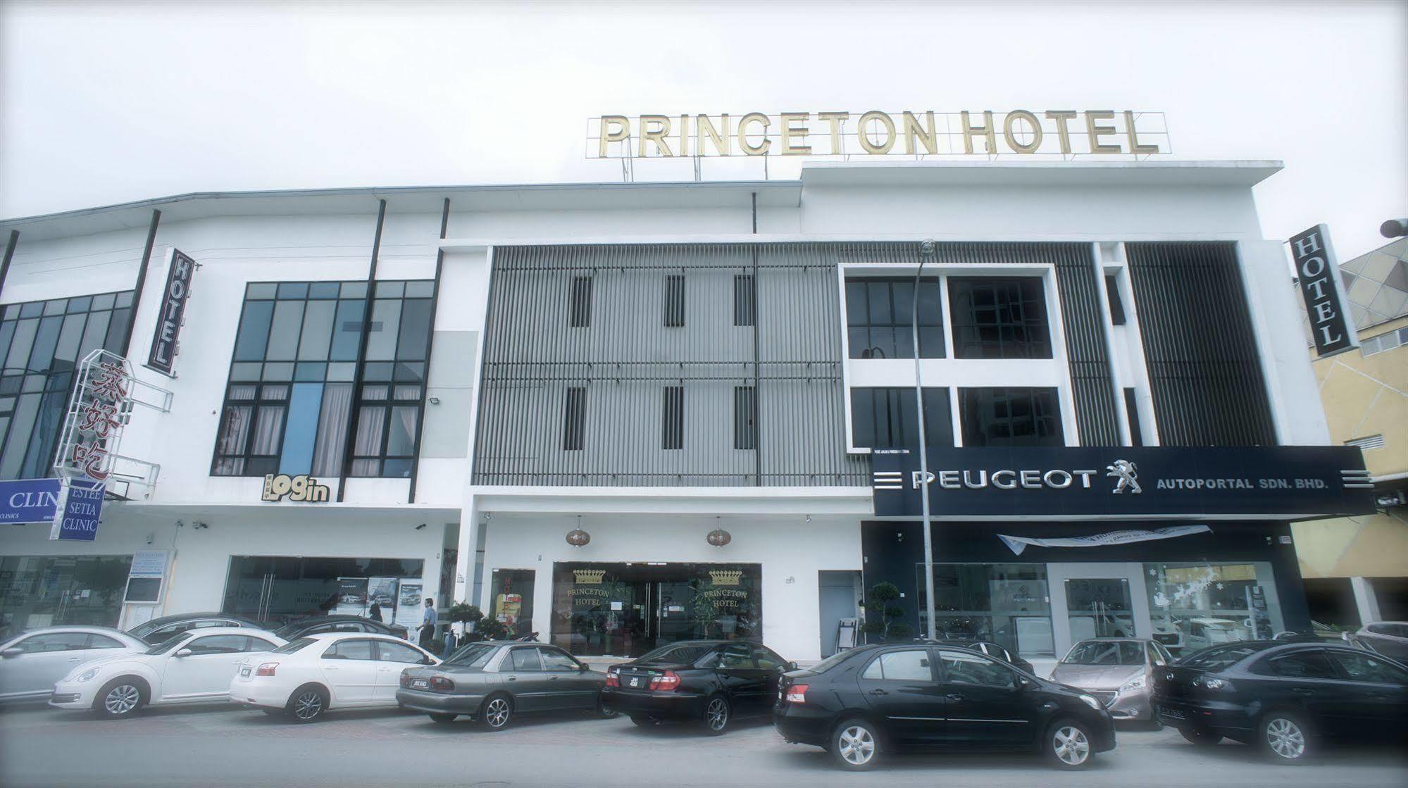 ג'והור בהרו Hotel Zamburger Bukit Indah מראה חיצוני תמונה