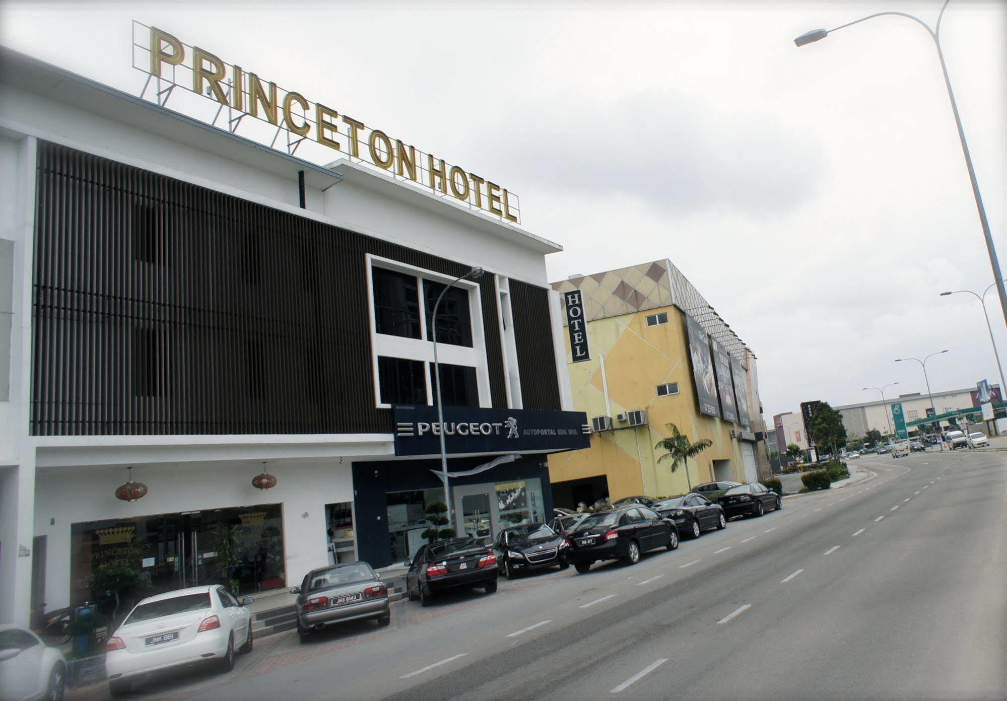 ג'והור בהרו Hotel Zamburger Bukit Indah מראה חיצוני תמונה