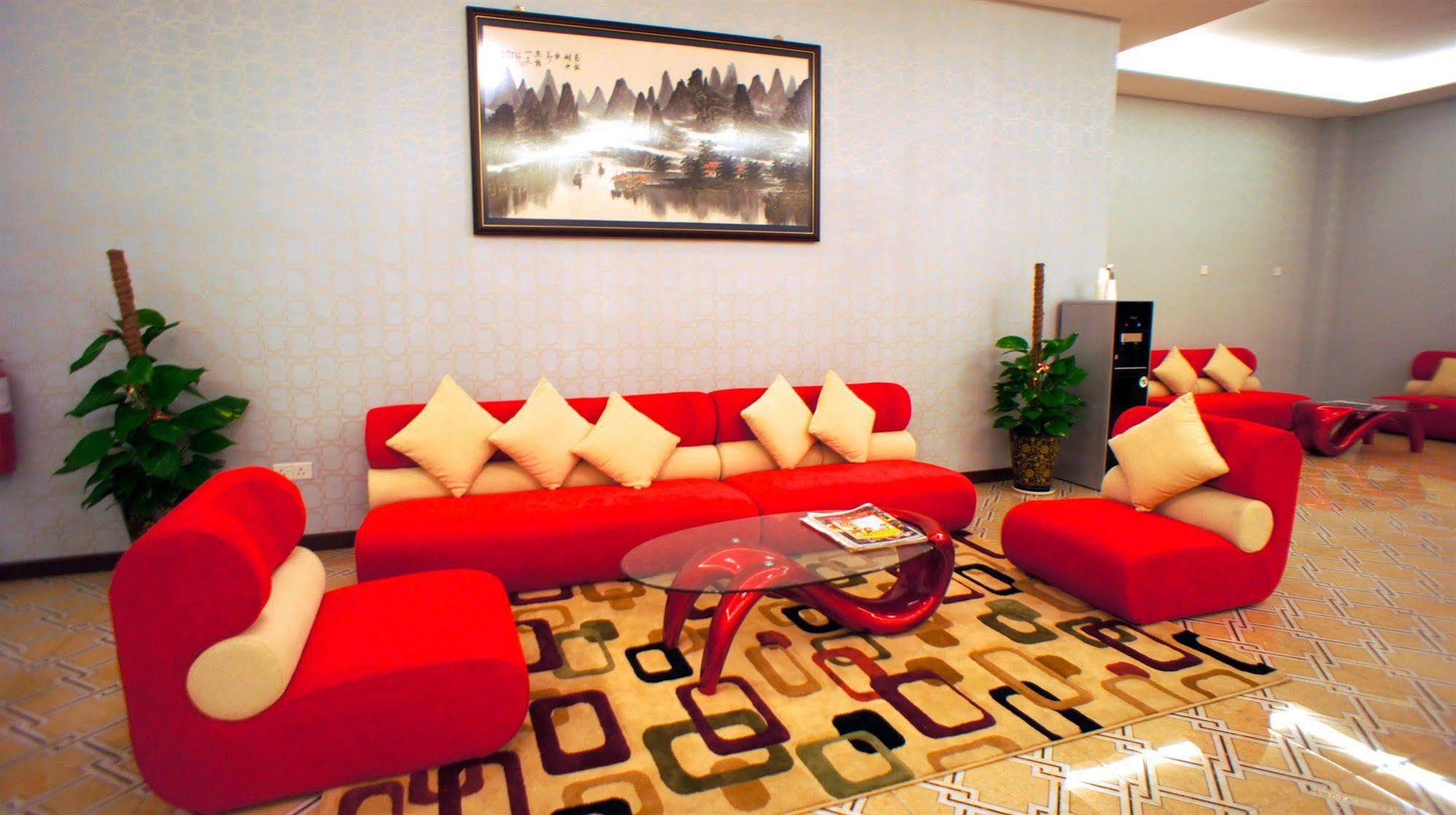 ג'והור בהרו Hotel Zamburger Bukit Indah מראה חיצוני תמונה
